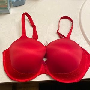 NWOT Red Bottom laced Body by Victoria Bra size 42DD lightly lined full coverage
